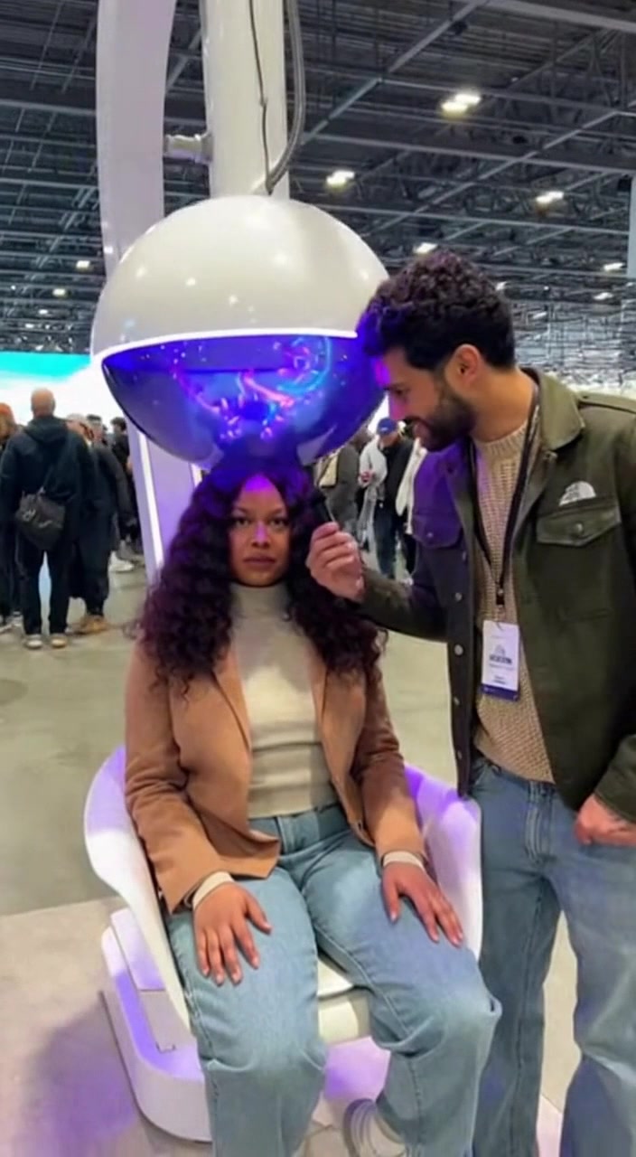 @user9202017546120 Dubai Launches AI Robot Haircut Machine The Future of Persona…