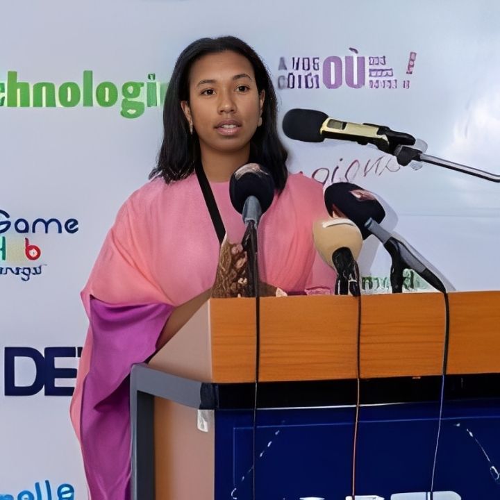 𝑺𝒆𝒏𝒆𝒈𝒂𝒍’𝒔 𝑫𝑬𝑹 𝒔𝒉𝒊𝒇𝒕𝒔 𝒇𝒓𝒐𝒎 “𝒔𝒕𝒂𝒓𝒕𝒖𝒑 𝒉𝒚𝒑𝒆” 𝒕𝒐 𝒂 𝒑𝒆𝒓𝒇𝒐𝒓𝒎𝒂𝒏𝒄𝒆 𝒆𝒓𝒂.
Elena Dia, who now leads ecosystem development at Senegal’s Delegation for Rapid… | Fintech Association Of Kenya