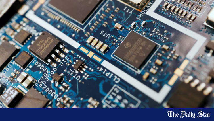 Trump places 25% tariff on key AI chips