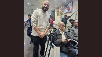 Aditya Joshi met Narayana Murthy at Indore airport. (LinkedIn/Aditya Joshi)