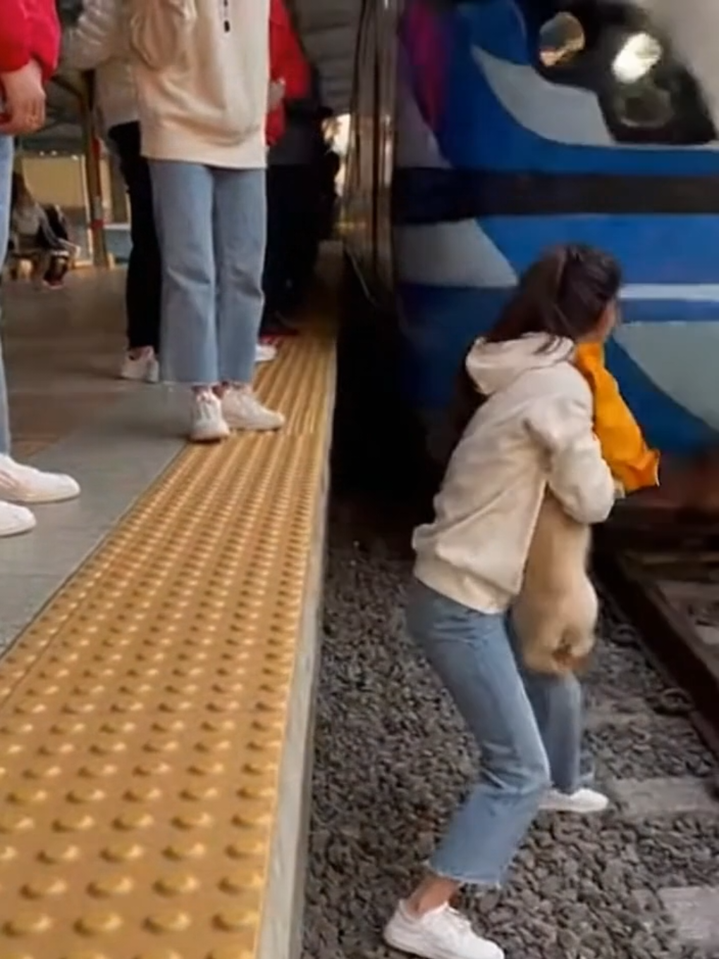 @aitrend.viral This looks real… but it’s not  AI videos are getting scary. Most …