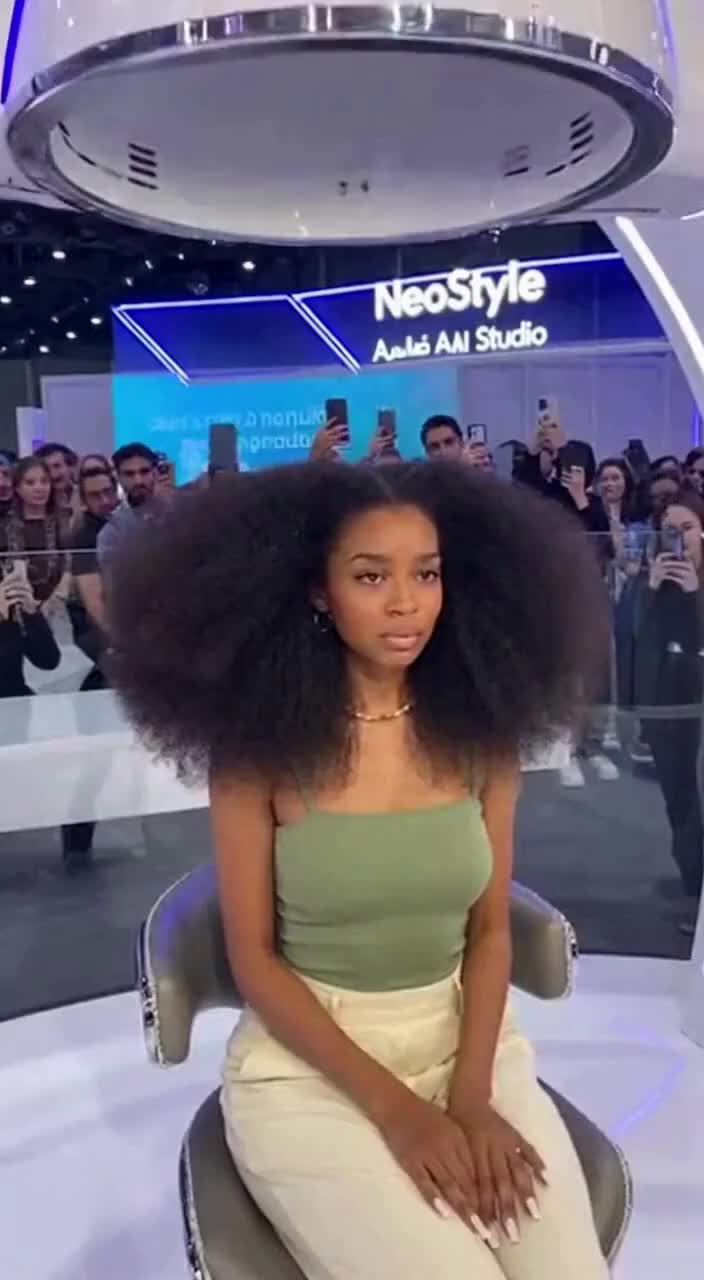 @haircut.salon5 Dubai’s AI Salon Robot Will Shock You With Instant Curl Machine …