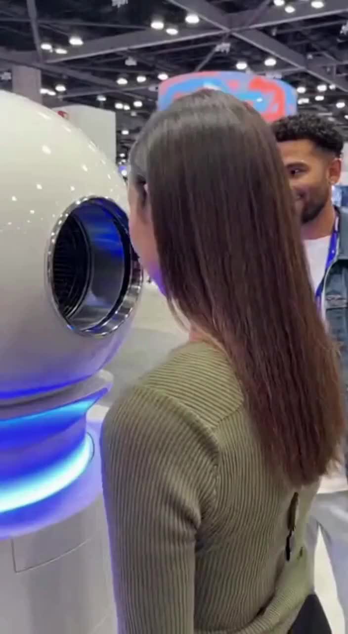 @haircutsalon27 Autocut Machine From the Future!  #ai #haircut #future #technolo…