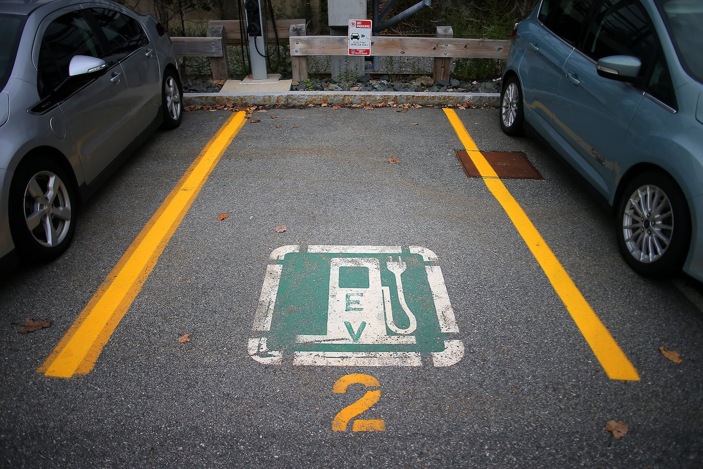 The slowdown in the electric vehicle market is hitting local battery developers working on cutting-edge power storage technologies