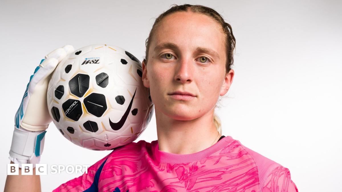 Everton sign Man City keeper Katie Startup on emergency loan
