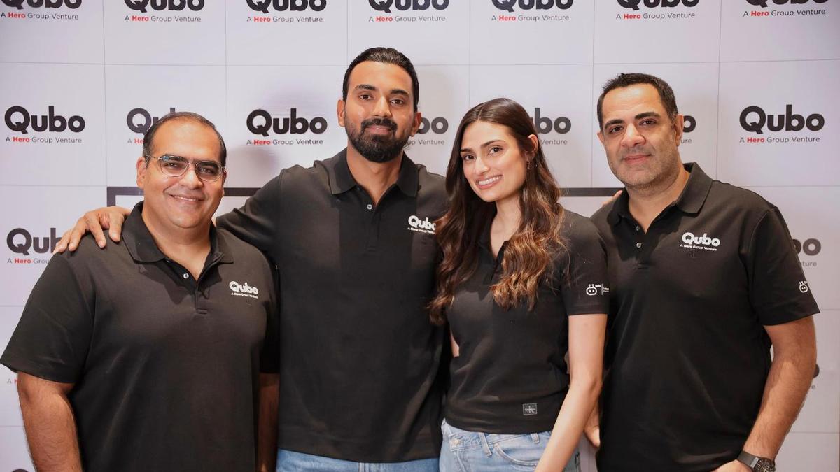 Cricketers keeping wickets for startup founders