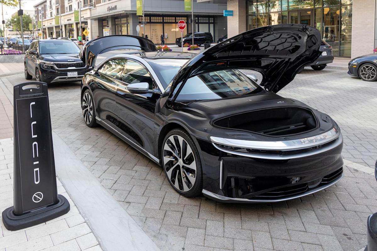 Lucid loses $1 billion in Q1 as EV startup's burn rate creates alarm