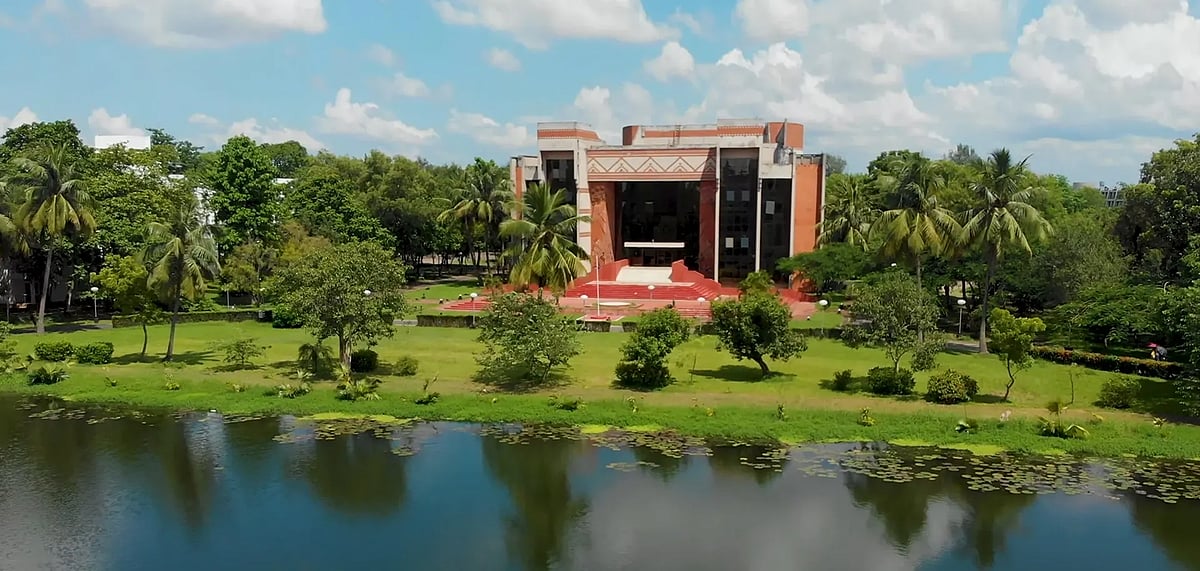 IIM Calcutta, Daimler India CV conclude startup bootcamp under Viksit Bharat initiative