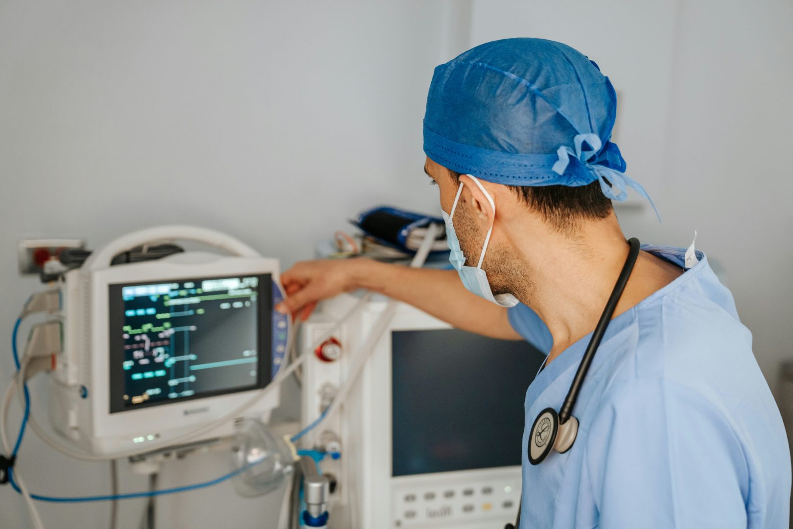 How Are UK HealthTech Companies Pushing For More Reliable Solutions In The Industry? - TechRound