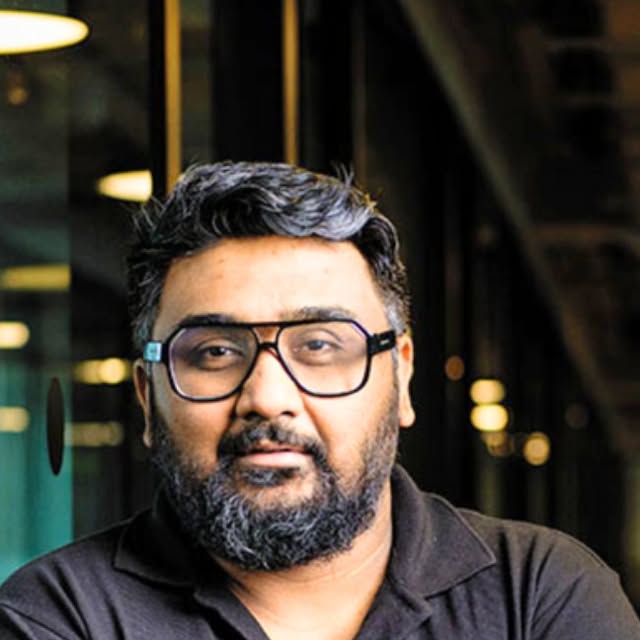 Indian Startup News on Instagram: "India does not just build startups. It builds leaders who run the world.

Kunal Shah, founder of Bengaluru-based fintech unicorn CRED, has been announced as the new global CEO of WhatsApp, the world's biggest messaging platform, used by over 3 billion people.

Meta CEO Mark Zuckerberg personally made the announcement, praising Shah's "builder mentality and global perspective." He said he looks forward to making WhatsApp the best service for billions of people and millions of businesses.

Outgoing WhatsApp head Will Cathcart, who led the app for over seven years, called Shah the right person to take it forward.

Kunal Shah started CRED in 2018 with just $1 million of personal capital.

Today, CRED has 17 million monthly members, processes over 40% of India's credit card bill payments, and posted Rs 2,735 crore in FY25 revenue.

#CRED #kunalshah #whatsapp #CEO #leaders #indianstartupnews"