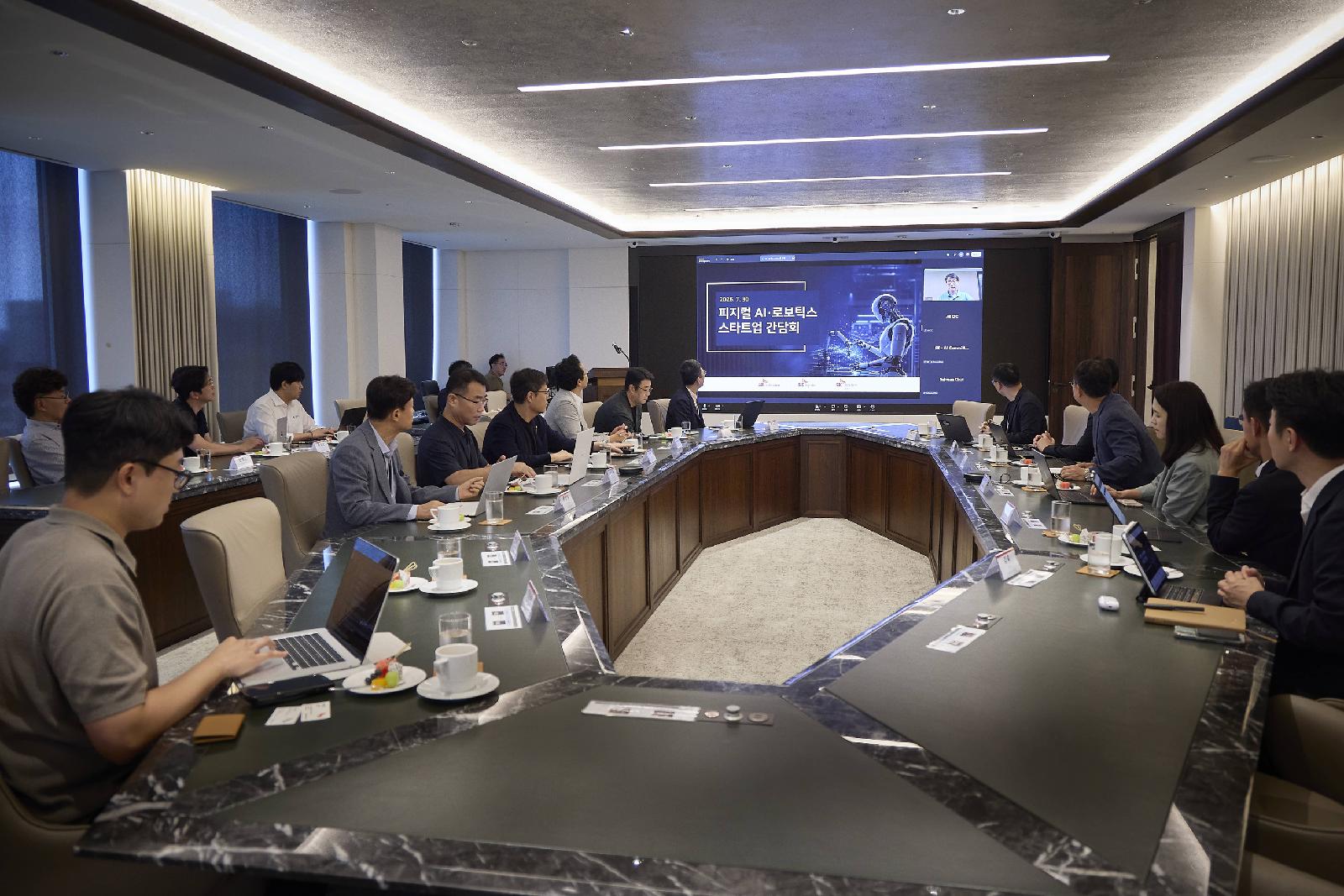 SK Telecom will expand cooperation with domestic physical artificial intelligence (AI) startups to b.. - MK