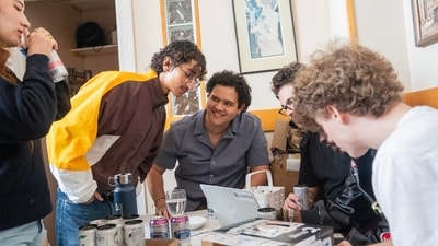 Leïa Ryan, Osama Radi, Hector Miranda Plaza, Nicolas Gertler and Oliver Hime conferring at the Yale Hacker House in San Francisco. Leïa Ryan, Osama Radi, Hector Miranda Plaza, Nicolas Gertler and Oliver Hime conferring at the Yale Hacker House in San Francisco.