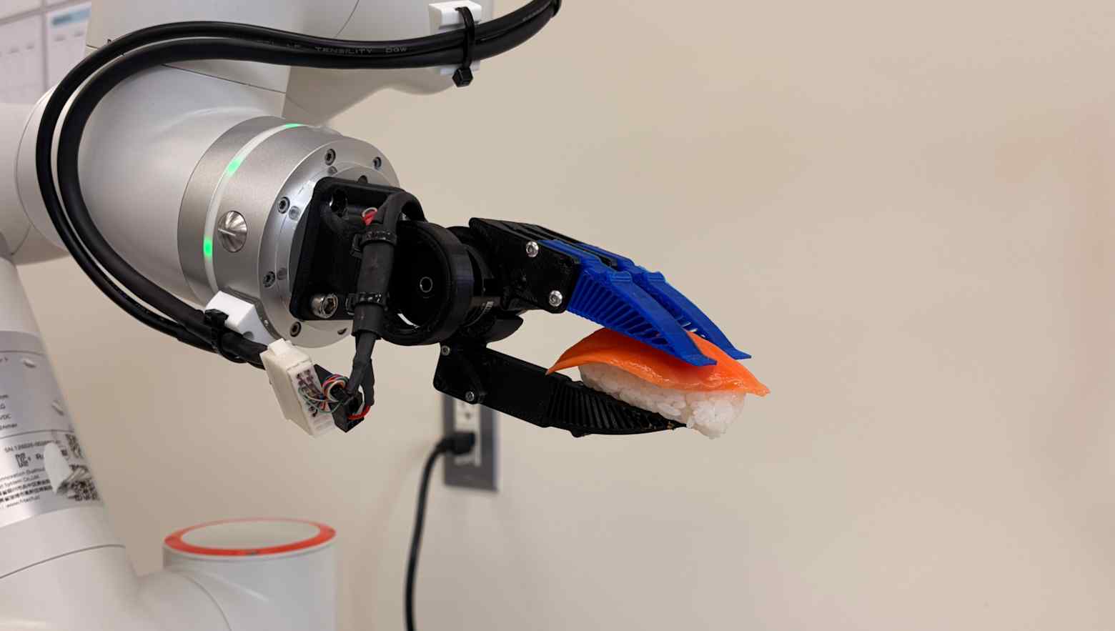 20260727N robot hand holding sushi