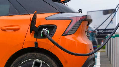 Markham startup launches 100-kilowatt fast charger, eyes 1,000 stations across North America