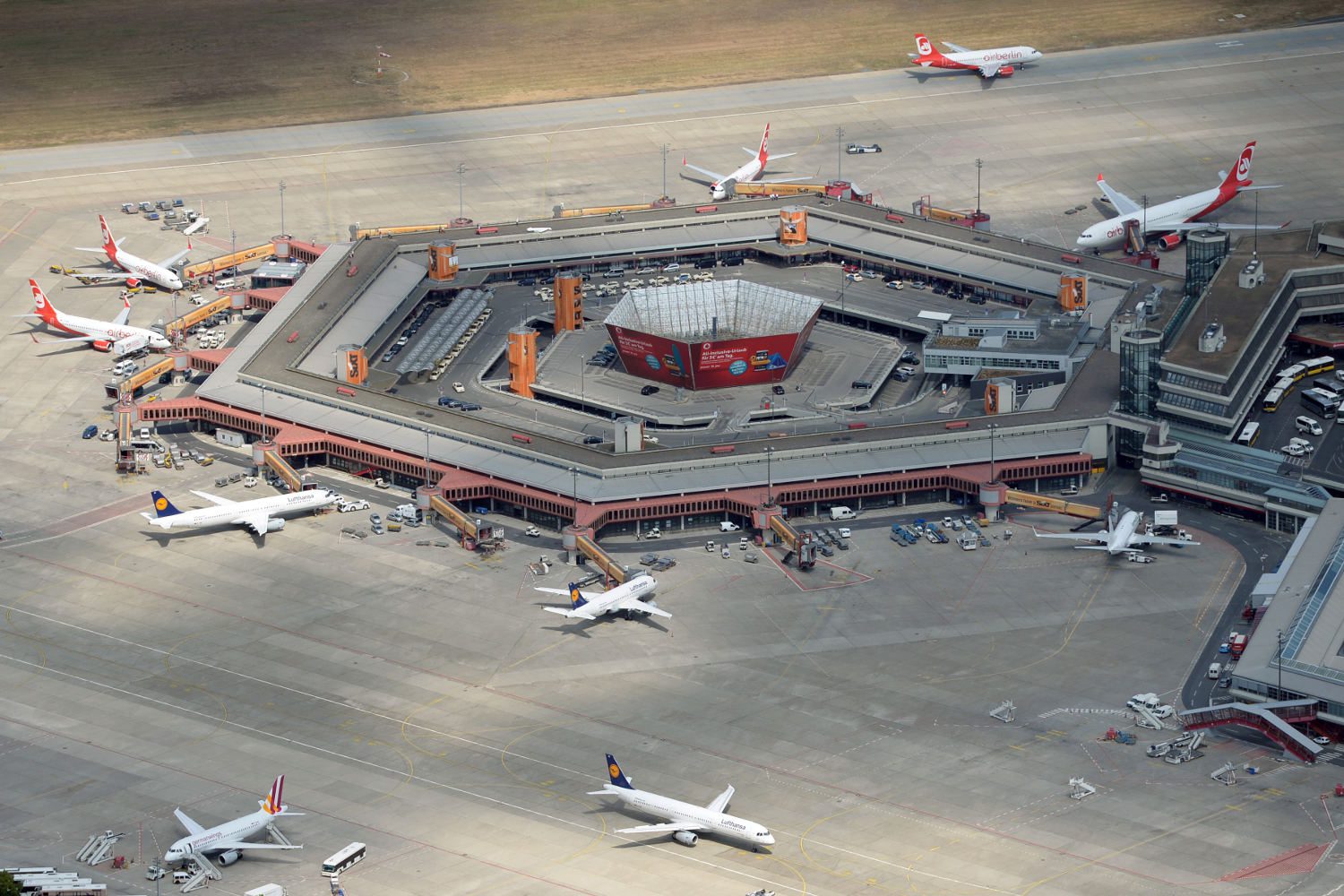 AI's Impact on the Global Aviation Industry: Insights
