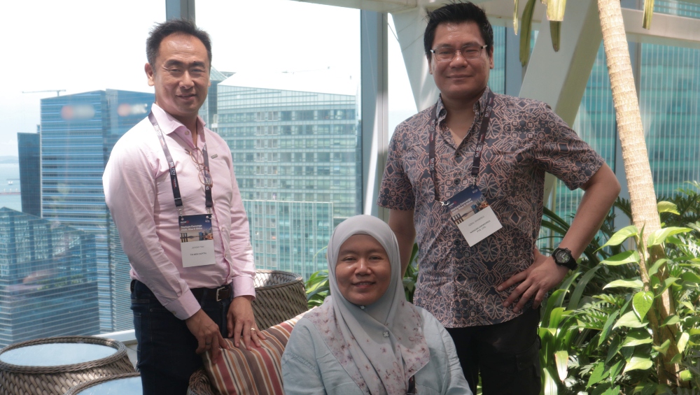 From left: Jeremy Tan, co-founder & managing partner of Tin Men Capital; Dr Amani Salim, co-founder and CTO of nanoSkunkWorkX; Iqbal Shamsul, co-founder and CEO of nanoSkunkWorkX