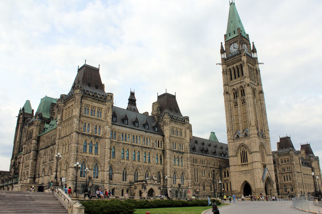 A view of the outside of the Parliament of Canada.